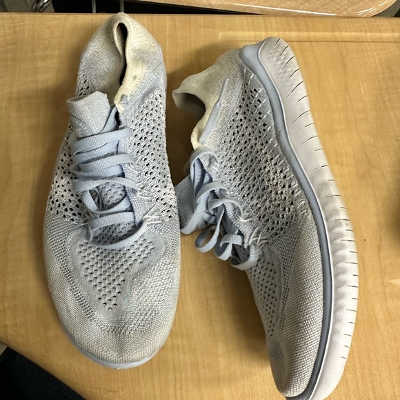 Free RN Fly Knit NIKE Sneakers! Size 10 - Picture 4 of 5